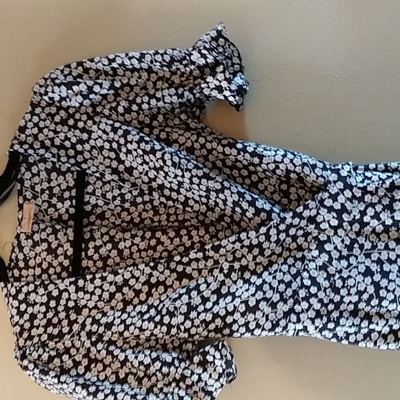 Short sleeved wrap around dress ties in the back. - Picture 3 of 5